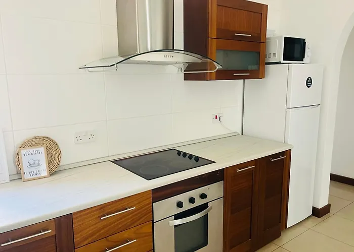 דירה Bright & Airy 3 Bedroom